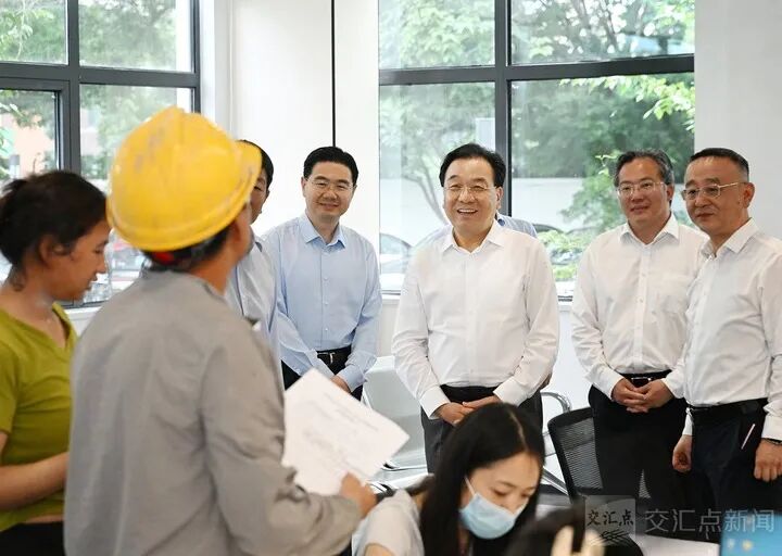 信长星在苏州接待信访群